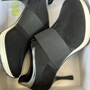 Sneex “The Icon” size 9 black